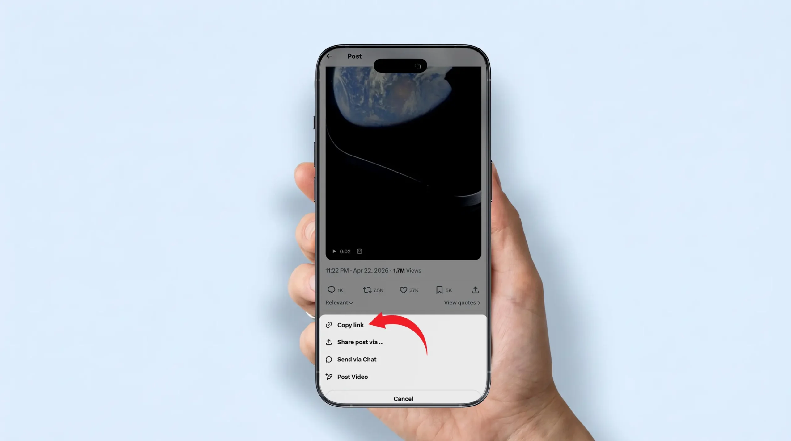 Tapping Share button on a tweet to copy the link on iPhone